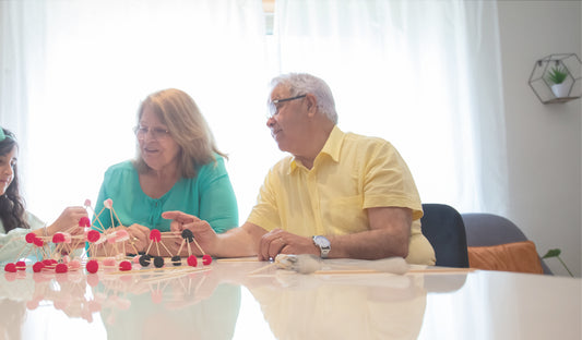Juegos y adivinanzas para personas mayores en casa